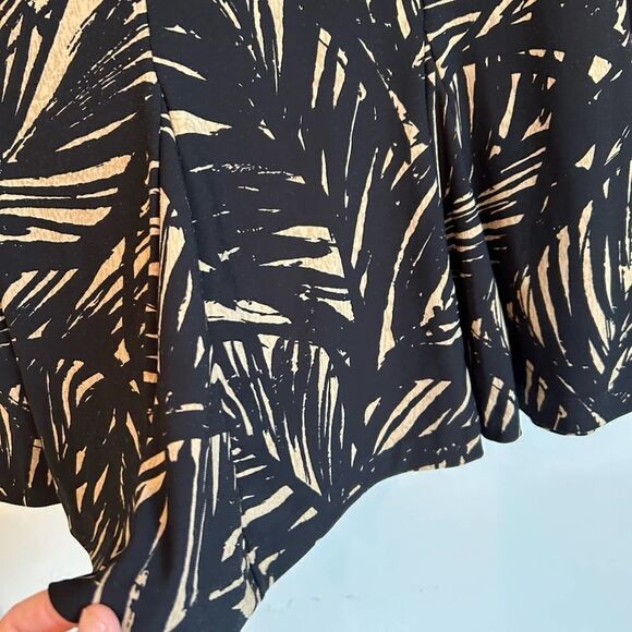 🌼5for $25🌼 Chaps flowy knee high skirt. Size Medium. Used. - Picture 5 of 5